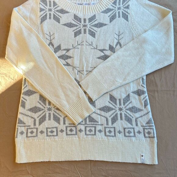 Woolrich Woman’s Medium Snowdrop Crewneck Sweater cream Grey Snowflakes - Picture 1 of 7
